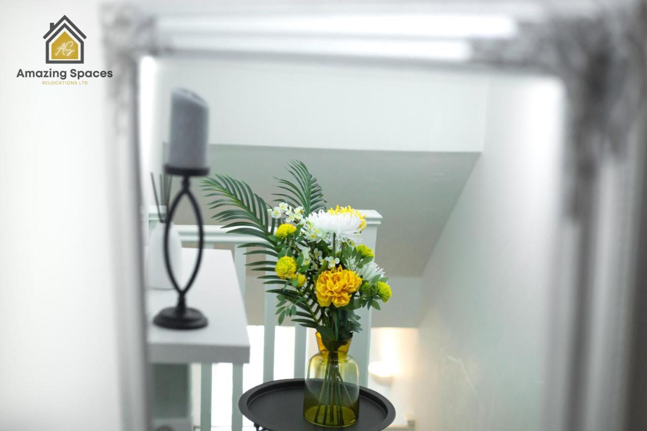 Large Unique 2 Bedroom Duplex Apartment With Private Parking & Free Wifi - Vat Qualifying By Amazing Spaces Relocations Ltd Warrington Eksteriør bilde