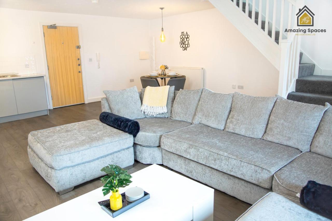 Large Unique 2 Bedroom Duplex Apartment With Private Parking & Free Wifi - Vat Qualifying By Amazing Spaces Relocations Ltd Warrington Eksteriør bilde